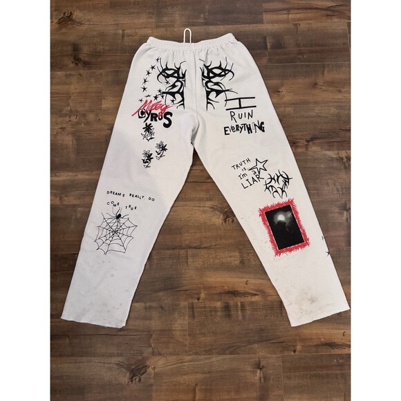 Miley Cyrus Sketch Art Sweatpants Size Medium White Graffiti Rare HTF *READ* - Picture 2 of 15
